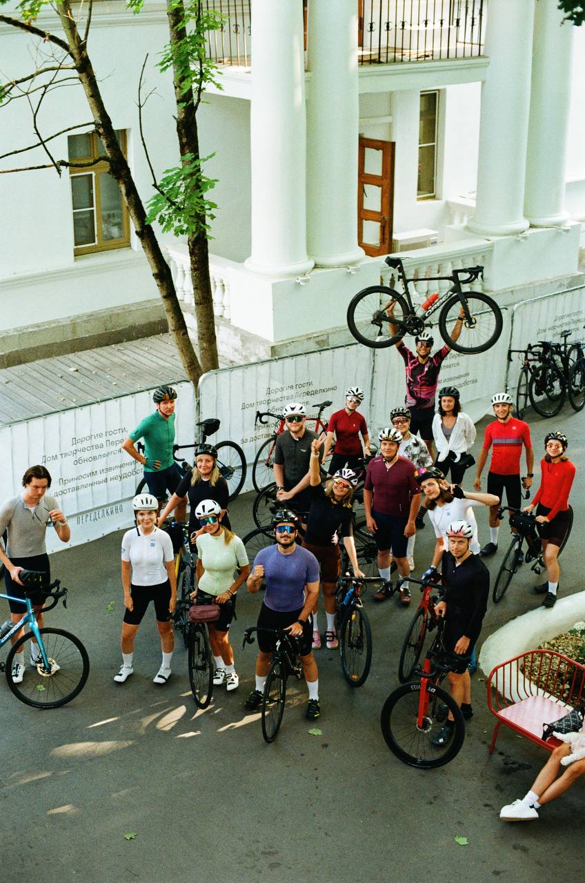 С велосипедистами